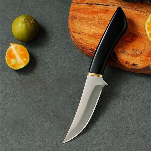 Additional Image - Highlights Key Features Immediately: Groups the most important selling points: "Hand-Sharpened Forged Stainless Steel Blade" and "Ergonomic ABS Handle."